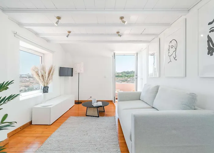 Alcantara 1br With Terrace & View Lisbon